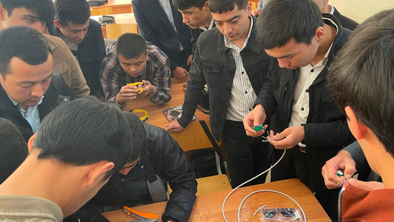 «Гиперлайн» познакомил с СКС студентов технического университета в Ташкенте